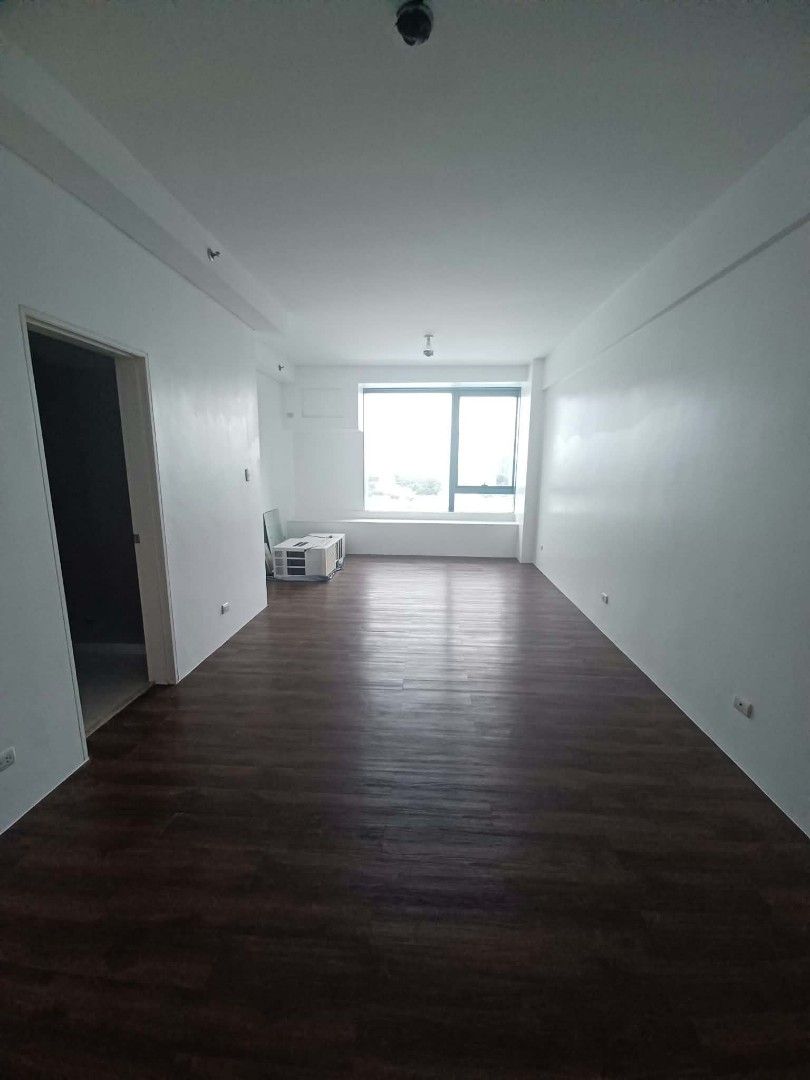 Office Space in Entrata, Alabang (Category: Apartments & Condos) located in Manila. Submitted by jeff.dominguez (Listing ID 1466228779, Image 3). Description: For Sale! Office Space in Alabang - 28k/month only! Located in Entrata, Alabang, right beside South Station and SLEX Alabang exit. 36sqm. Last 2 units, 18th and 19th floor. Can be used either for a back office or personal condo. Ready for occupancy! Cash price is at 7.5M only, and the month