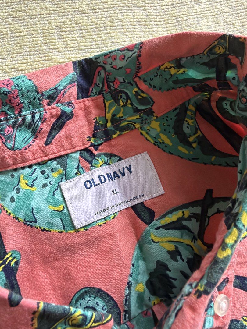 Old Navy Button Down (Category: Formal Shirts) located in Lipa City. Submitted by bagabonds (Listing ID 1466210726, Image 2). Description: .