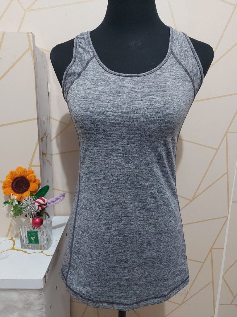 Old Navy Gray Activewear top small (Category: Activewear) located in Manila. Submitted by jollyann_b1990 (Listing ID 1466330719, Image 3). Description: .