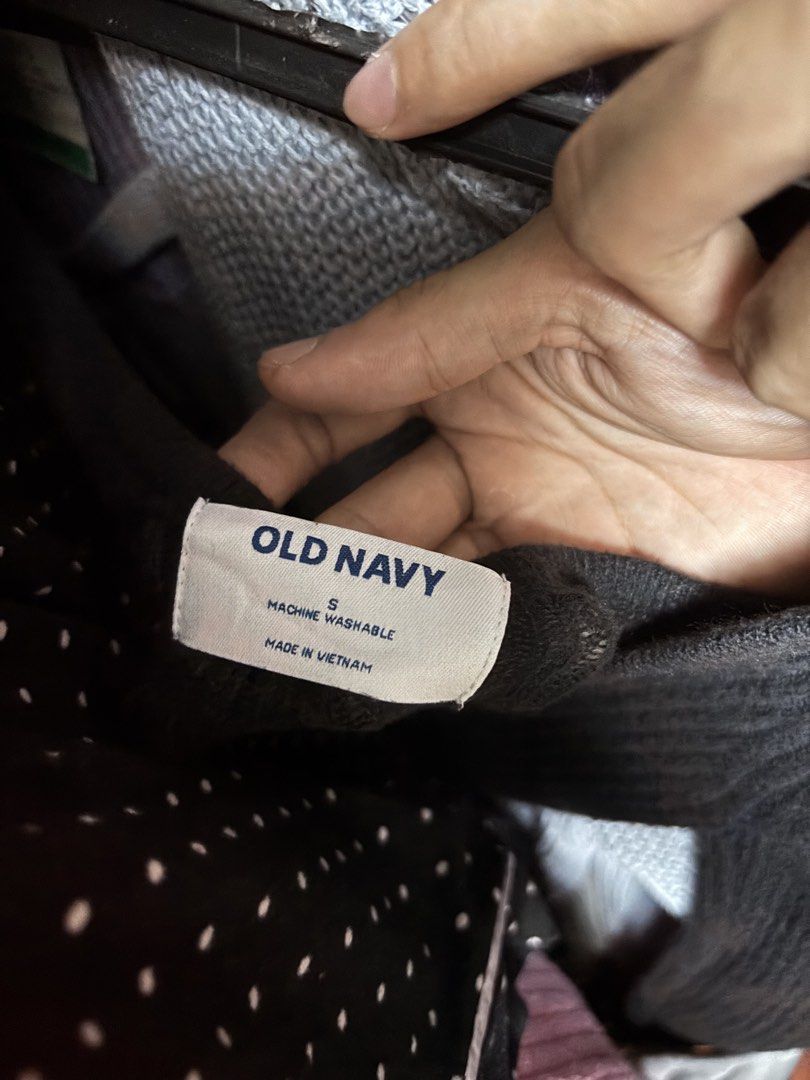 old navy knitted longsleeve (Category: Longsleeves) located in Pila. Submitted by isabelasthriftclothes (Listing ID 1466301183, Image 2). Description: .