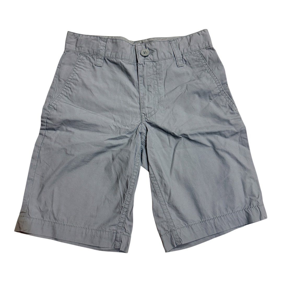 Old navy light gray shorts (Category: Babies & Kids Fashion) located in Lipa City. Submitted by lifestyled (Listing ID 1466261877, Image 2). Description: Old navy shorts gray Size 6 Bottom- W-11.5” L- 15” Color rate- 9/10 💯 Authentic.
