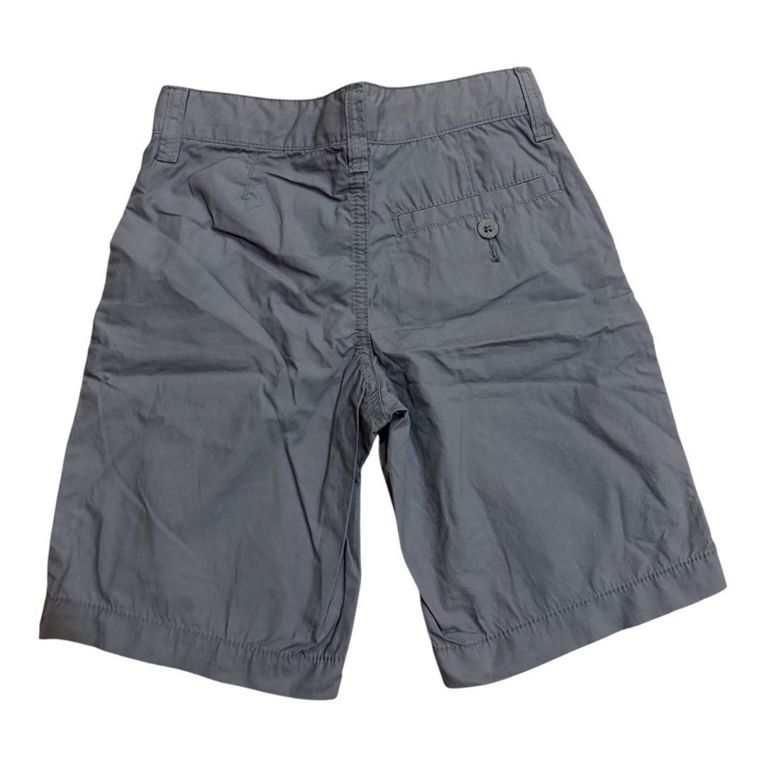Old navy light gray shorts (Category: Babies & Kids Fashion) located in Lipa City. Submitted by lifestyled (Listing ID 1466261877, Image 3). Description: Old navy shorts gray Size 6 Bottom- W-11.5” L- 15” Color rate- 9/10 💯 Authentic.