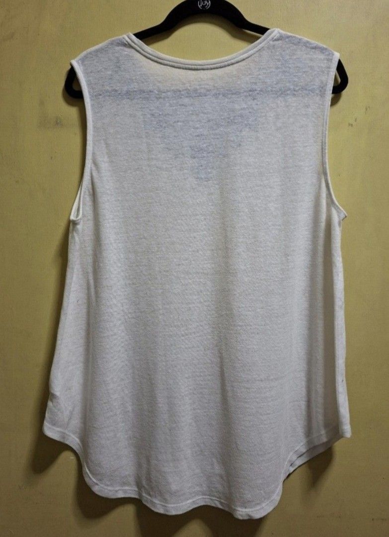 Old Navy Linen Top with Embroidery (Category: Sleeveless) located in Manila. Submitted by thrifter_lifestyle (Listing ID 1466178161, Image 2). Description: Brand: Old Navy (bought in the US) Sleeveless Embroidery in front area, see photo to appreciate 💠 Material: Linen Polyesyer (see tag) Falls wide and loose No issues 😀 RFS: closet spring cleaning.