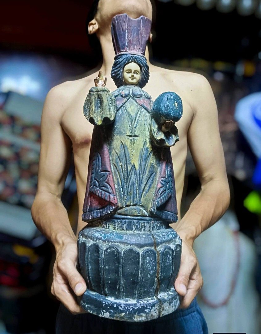 Old Santo Hard Wood (Category: Vintage Collectibles) located in Mandaluyong City. Submitted by theforgottentreasures (Listing ID 1466201396, Image 2). Description: 6500 pesos! 📌 Old Santo Hard Wood 18 inches solid wood mabigat what you see is what you get.