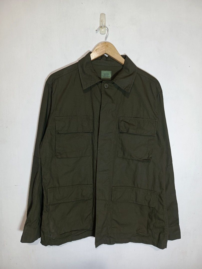 OLIVE GREEN UTILITY JACKET (Category: Coats, Jackets and Outerwear) located in Baguio. Submitted by 074thriftmania (Listing ID 1466167403, Image 1). Description: - Brand: Sturm Handels GmbH - Color: Olive green - Size: Medium-Regular - Material: 100% durable cotton ripstop fabric - Pockets: Four large front utility pockets with flap closures - Details: Button front placket, straight back hem, and long sleeves - Condition: Clean fabric and solid h