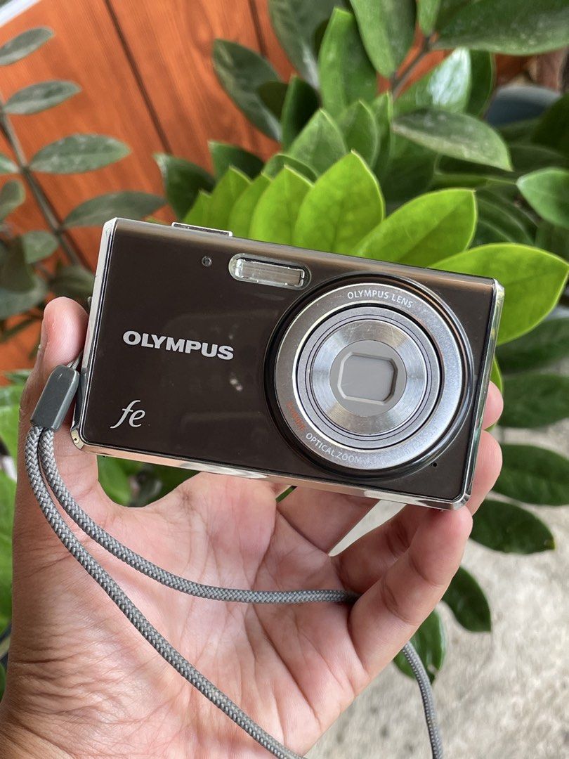 Olympus FE-4020 digital camera digicam (Category: Cameras) located in Paranaque City. Submitted by momochiii24 (Listing ID 1466189933, Image 2). Description: Olympus FE-4020 digital camera digicam 14 megapixels price:3,500 lp:3,000 Fully functional all buttons are working flash and zooms are working No dust when zoom minimal issue: super duper mild lcd burn sa gilid pero as you can see hindi talaga siya kita (not affected sa output). inclusions: 