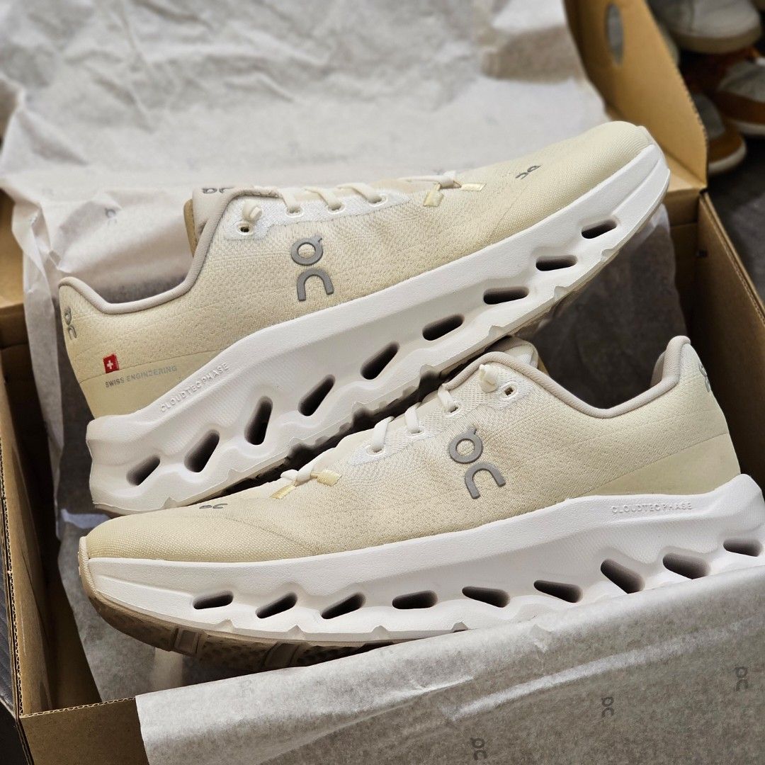 On Cloudtilt White Bran (Category: Sneakers) located in Tagaytay City. Submitted by unboxd.it (Listing ID 1466275883, Image 1). Description: ARCHIVE SALE 📦 On Cloudtilt White Bran Sizes: 8 US W - P10,500 Complete with OG box NO RESERVATIONS. FIRST TO PAY GETS IT. 💰.