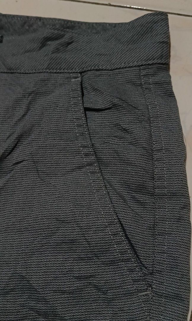 ONEIL Walk shorts / Chino (Category: Shorts) located in Bacolod City. Submitted by stuffensheee (Listing ID 1466217602, Image 3). Description: ONEIL Walk shorts / Chino Hybrid grey pattern fabric In Excellent Condition No issues 36 on Tag Waist 38 - 39 Length 21 JUST DM ME FOR MORE DETAILS.