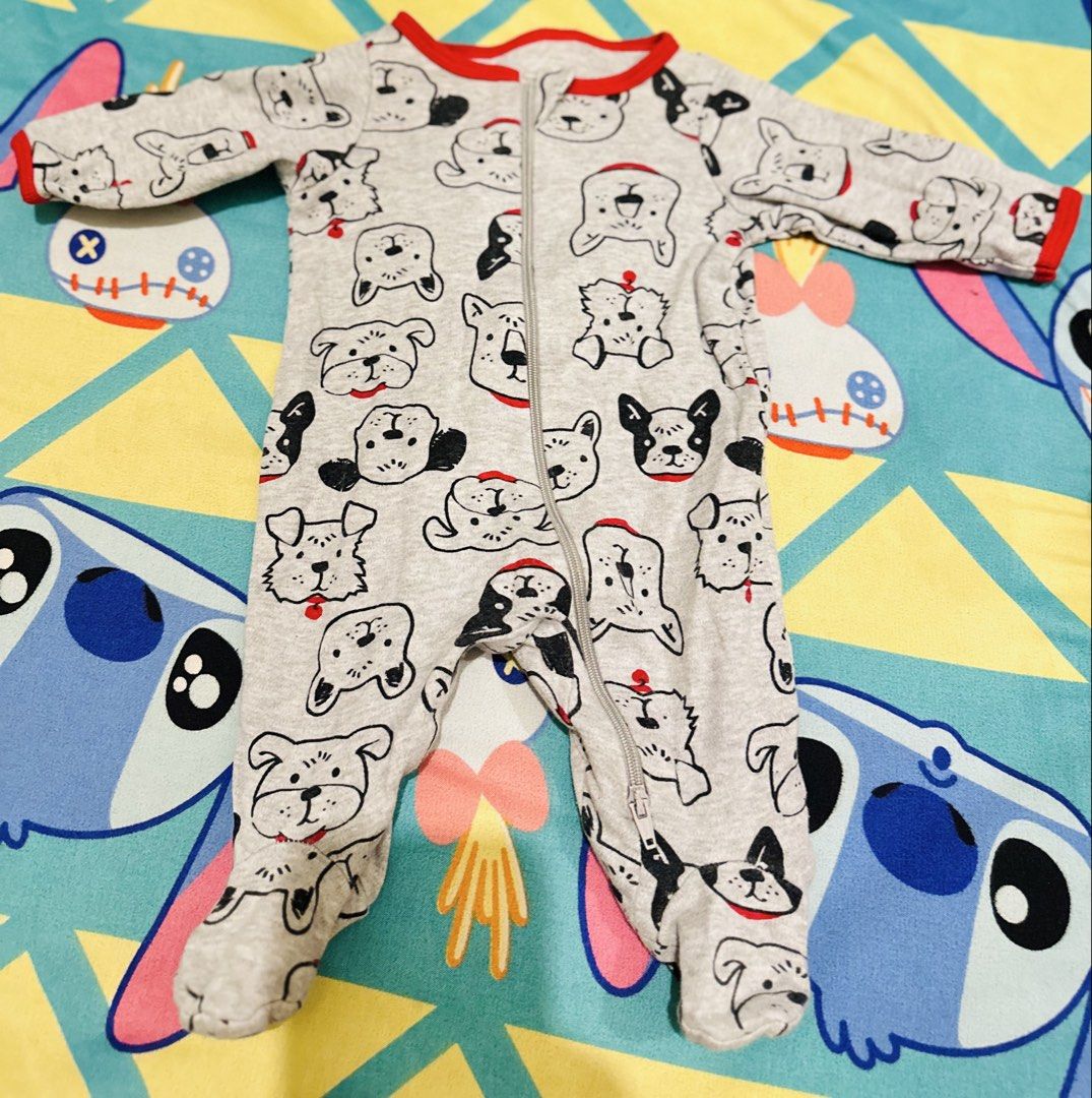 Onesies (Category: Babies & Kids Fashion) located in Muntinlupa City. Submitted by gondooo_23 (Listing ID 1466254555, Image 3). Description: onesies pajamas mittens preloved di po masyado nagamit yung iba 500 take all nakatago nalang kasi di na po magbubuntis pa mix na po ito NB to 6mos..