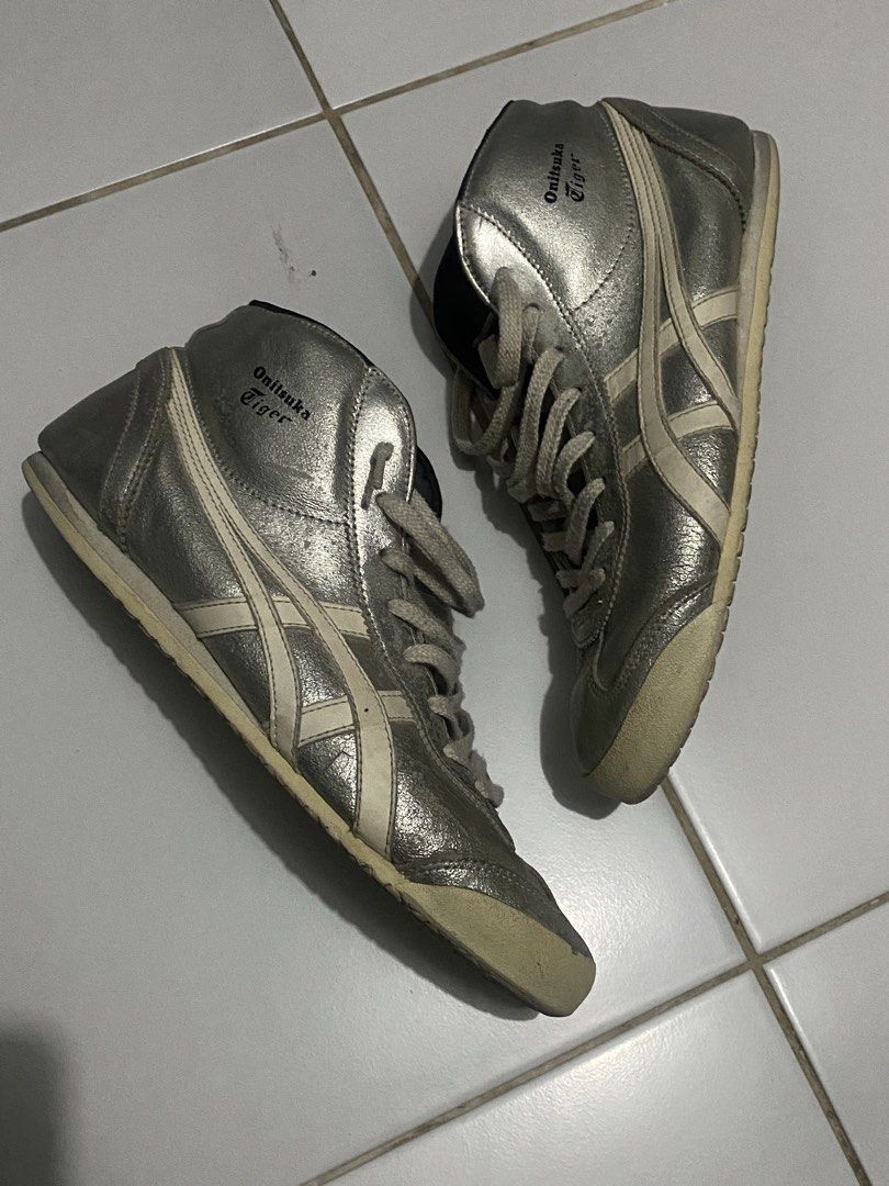 Onitsuka Tiger Midrunner Silver (Category: Sneakers) located in Binan City. Submitted by racksblue (Listing ID 1466263283, Image 1). Description: .
