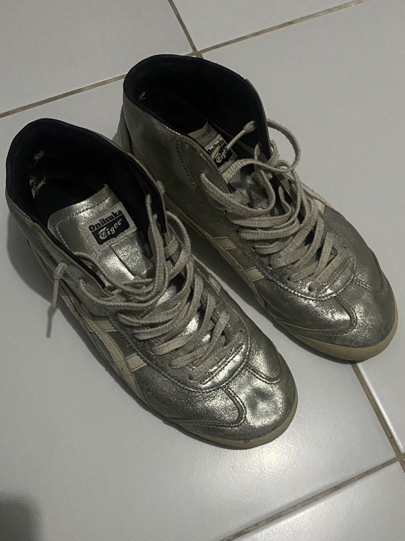 Onitsuka Tiger Midrunner Silver (Category: Sneakers) located in Binan City. Submitted by racksblue (Listing ID 1466263283, Image 2). Description: .