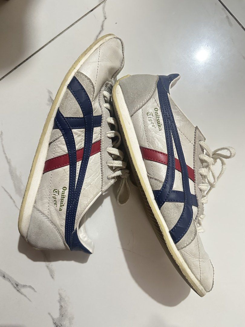 Onitsuka Tiger Runspark (Category: Sneakers) located in Rizal. Submitted by miss2lyps (Listing ID 1466191021, Image 2). Description: - bought 3 years ago, with signs of usage BUT STILL USEABLE. - with slight bakbak sa may color blue na part, please see 5th pic. - soles still in good condition..