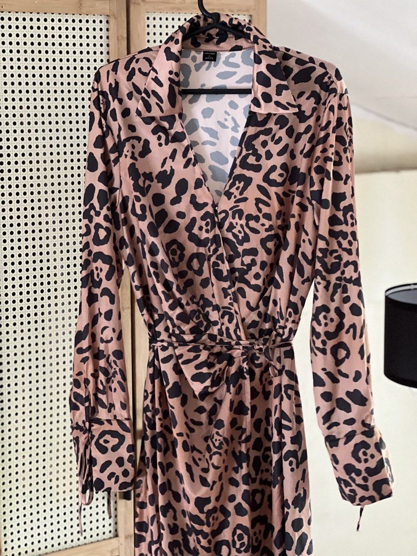 ONTRE Leopard Print Maxi Dress (Category: Dresses) located in Pili. Submitted by gaellecast (Listing ID 1466160035, Image 1). Description: ONTRE wrap midi dress in tan with black leopard print. Collared neckline, long sleeves with button cuffs, matching fabric waist tie. Lightweight satin feel material. Inner lining visible inside. Size M (EU 38, US 6). Made in China. Worn once, still in great shape..