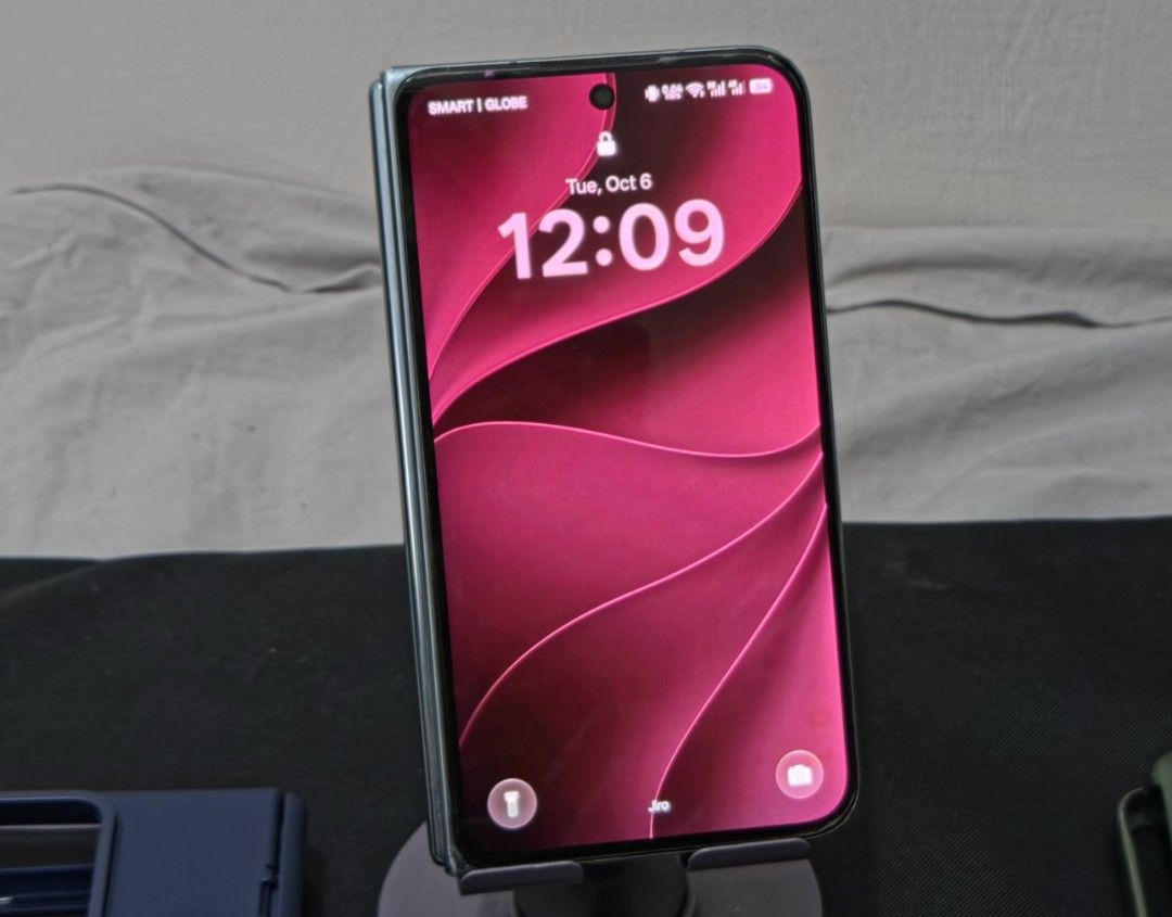 Oppo Find N2 Fold 512gb Green (Category: OPPO) located in Muntinlupa City. Submitted by sherlockholmes07 (Listing ID 1466190791, Image 3). Description: Please read all details before inquiring Selling: 24,000 FIXED NO SWAPPING, NEED CASH Selling Find N2 Fold 512gb Storage. Excellent working condition. Used as back up phone. Still 91% battery health, all function working. With hydrogel screen protector front and inner screen Only issues are: Broke