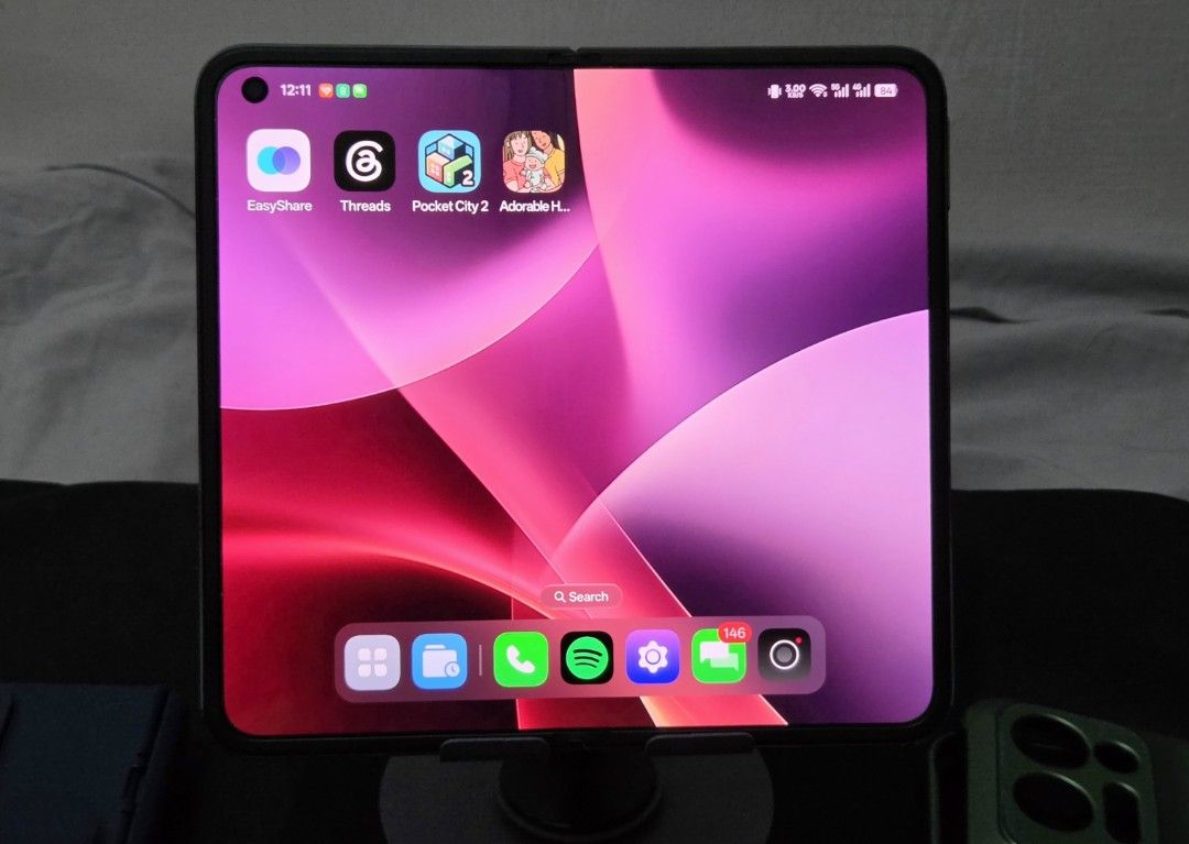 Oppo Find N2 Fold 512gb Green (Category: OPPO) located in Muntinlupa City. Submitted by sherlockholmes07 (Listing ID 1466190791, Image 2). Description: Please read all details before inquiring Selling: 24,000 FIXED NO SWAPPING, NEED CASH Selling Find N2 Fold 512gb Storage. Excellent working condition. Used as back up phone. Still 91% battery health, all function working. With hydrogel screen protector front and inner screen Only issues are: Broke