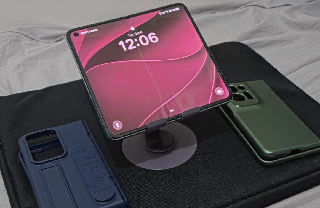 Oppo Find N2 Fold 512gb Green (Category: OPPO) located in Muntinlupa City. Submitted by sherlockholmes07 (Listing ID 1466190791, Image 1). Description: Please read all details before inquiring Selling: 24,000 FIXED NO SWAPPING, NEED CASH Selling Find N2 Fold 512gb Storage. Excellent working condition. Used as back up phone. Still 91% battery health, all function working. With hydrogel screen protector front and inner screen Only issues are: Broke
