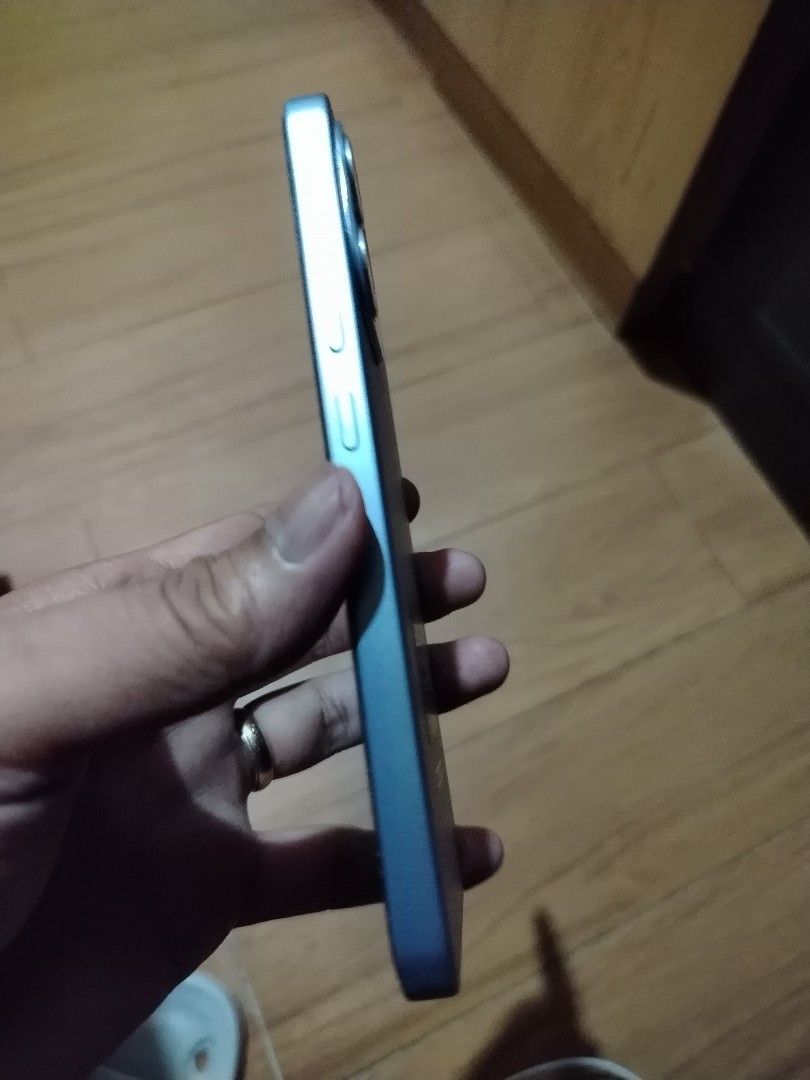 Oppo Reno 15f 5g (Category: OPPO) located in Las Pinas. Submitted by PJ.R. (Listing ID 1466162275, Image 3). Description: OPPO RENO 15F 5G GOOD AD NEW (NO ISSUE) SALE 14.5K OR SWAP SA MAY ADD Key Specifications * Display: 6.57-inch AMOLED, 120Hz refresh rate, FHD+ resolution * Processor: Qualcomm Snapdragon 6 Gen 1 * Memory & Storage: 12GB RAM paired with 256GB internal storage * Rear Cameras: 50MP main (OIS), 8MP ultrawide, and 2MP macro * Front