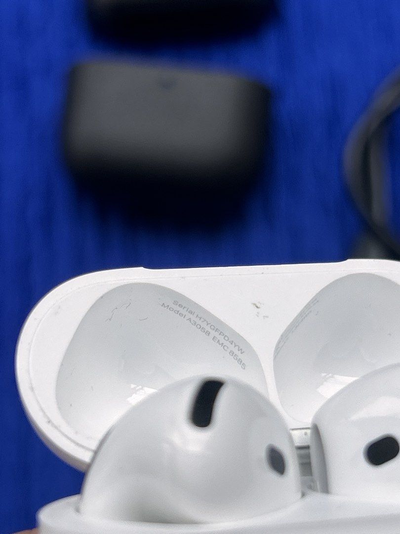 Original Apple Airpods 4 (Non ANC) (Category: Earphones) located in Manila. Submitted by Tjuan13 (Listing ID 1466305453, Image 3). Description: Try Secondhand Original Apple Airpods 4 (Non ANC) for only Php 5500 -100% Original -Free Usb C cable -Free Silicon Case -Smoothness 96% Front & 97% Back -Good battery life -Matagal Malowbat, Mabilis magcharge -Good quality -Crisp Button -Actual Photo -Ready to use -No Box -No swap -Free Shipping via Lalam