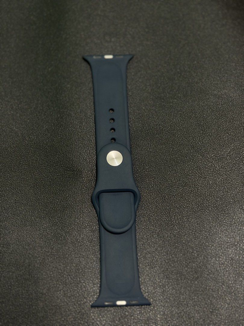 Original Apple strap Navy blue 45M S/M (Category: Wearables & Smart Watches) located in Manila. Submitted by _declutterprelovezz (Listing ID 1466310063, Image 2). Description: Original Apple strap Navy blue 45M S/M.