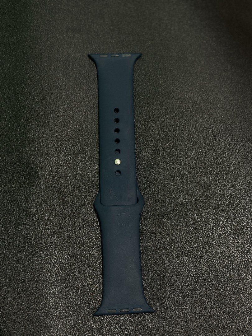 Original Apple strap Navy blue 45M S/M (Category: Wearables & Smart Watches) located in Manila. Submitted by _declutterprelovezz (Listing ID 1466310063, Image 1). Description: Original Apple strap Navy blue 45M S/M.