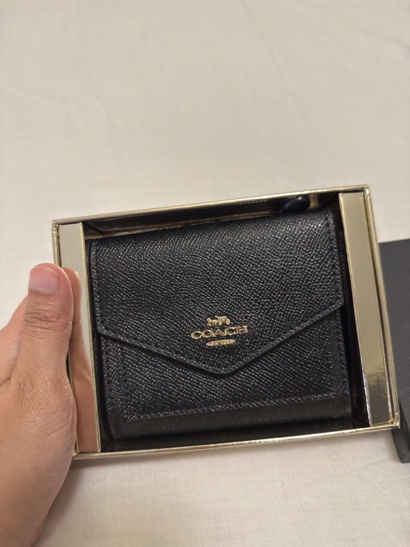 Coach Wallet Black from US (Category: Wallets & Card holders) located in Paranaque City. Submitted by posh.mnl08 (Listing ID 1466329457, Image 1). Description: No issue With box Original not guarantee .