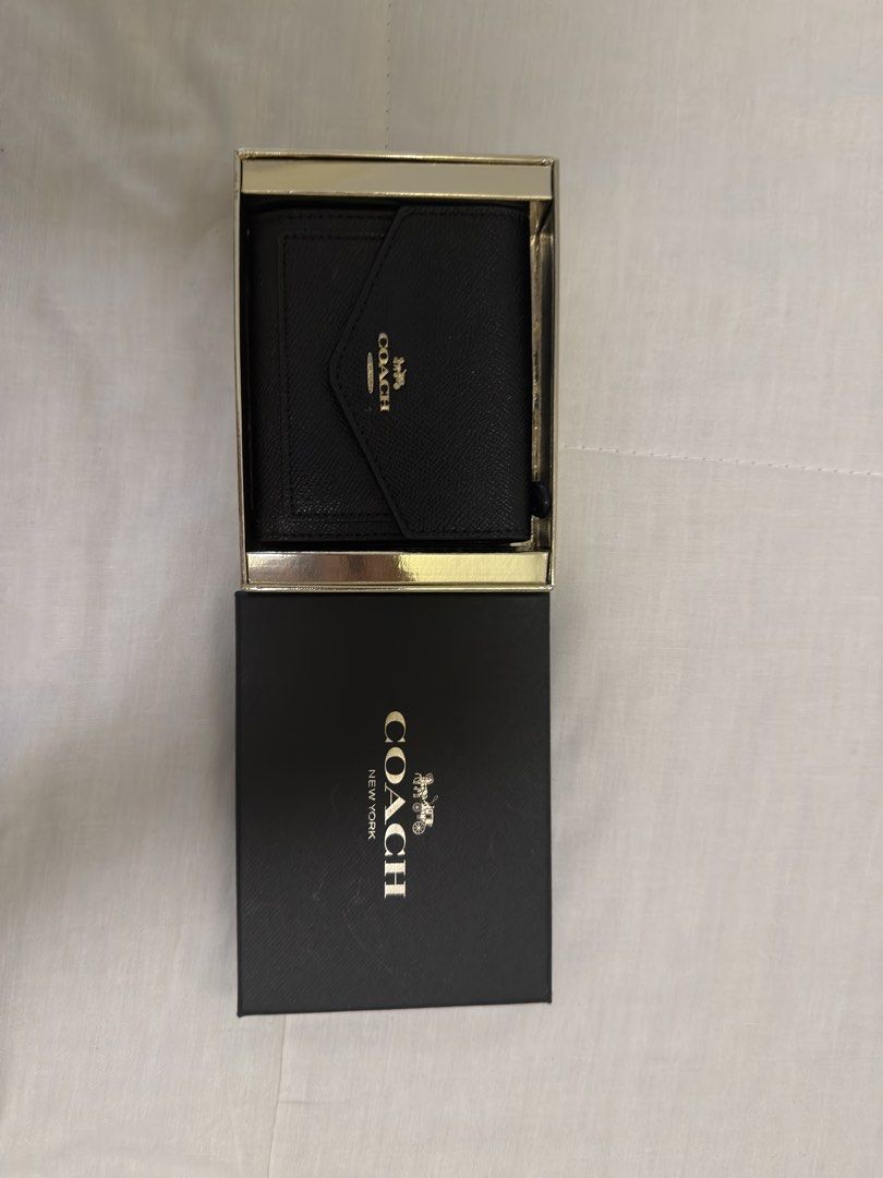 Coach Wallet Black from US (Category: Wallets & Card holders) located in Paranaque City. Submitted by posh.mnl08 (Listing ID 1466329457, Image 3). Description: No issue With box Original not guarantee .