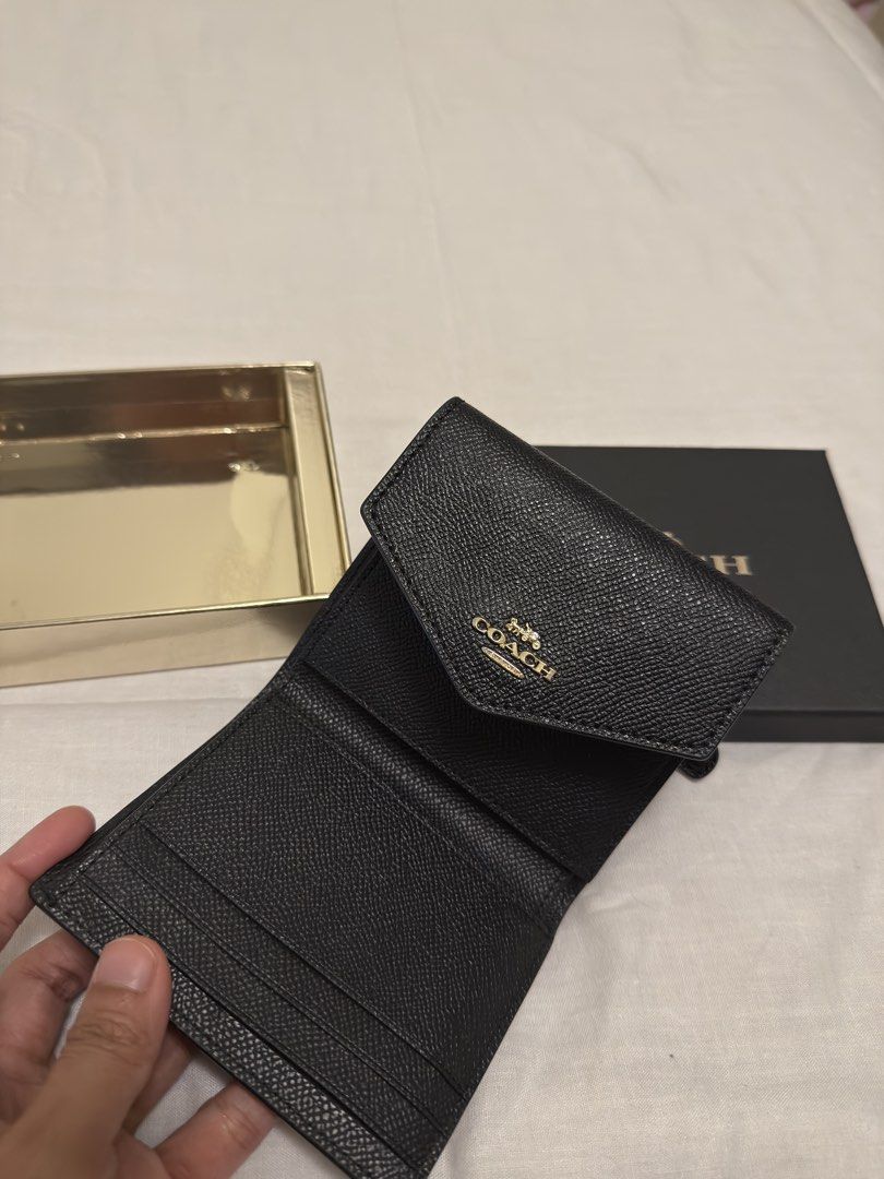 Coach Wallet Black from US (Category: Wallets & Card holders) located in Paranaque City. Submitted by posh.mnl08 (Listing ID 1466329457, Image 2). Description: No issue With box Original not guarantee .