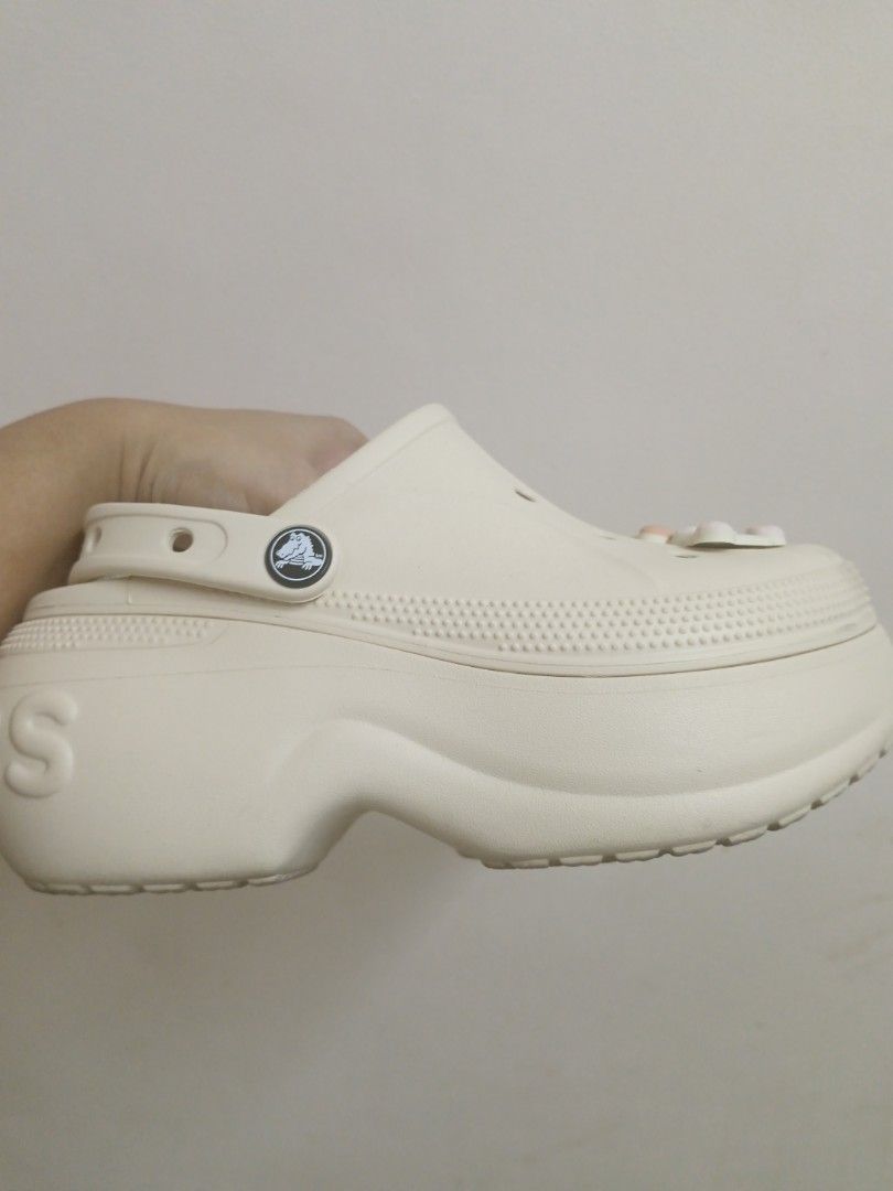 ORIGINAL CROCS Bella Clogs (Category: Wedges) located in Tarlac. Submitted by minatabang17684 (Listing ID 1466181936, Image 2). Description: -ORIGINAL Bella Clogs -Used twice -3 and 1/2 inches platform -W6 size.