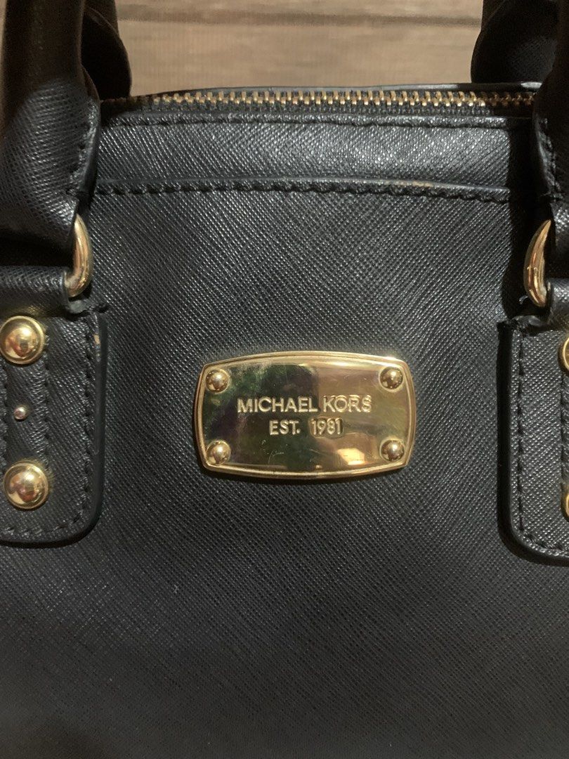 Original Michael Kors Duffle Bag (Category: Purses & Pouches) located in Aliaga. Submitted by ukaybags2428 (Listing ID 1466196923, Image 2). Description: Small No issue Ganda nito.