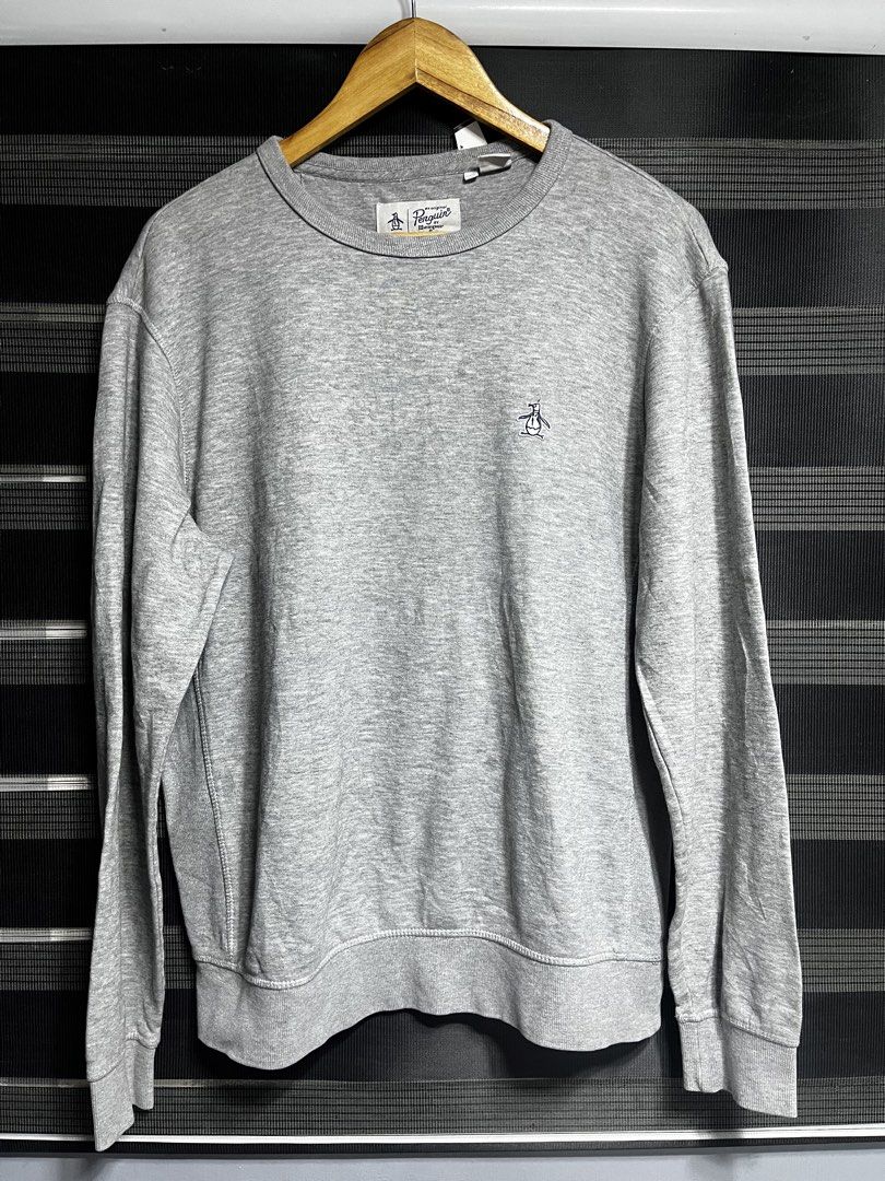 Original Penguin Munsingwear Grey Sweatshirt (Category: Coats, Jackets and Outerwear) located in Cabuyao City. Submitted by undergroundthrift03 (Listing ID 1466318444, Image 1). Description: Brand: Penguin Dimes: 23 X 26 Colorate: 9.8/10 Condition: 9.8/10 Issue: None Mode of payment: Gcash (Pay now ship now) Mode of shipping: J&t Location: Cabuyao, Laguna.