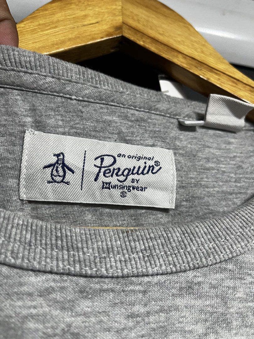 Original Penguin Munsingwear Grey Sweatshirt (Category: Coats, Jackets and Outerwear) located in Cabuyao City. Submitted by undergroundthrift03 (Listing ID 1466318444, Image 2). Description: Brand: Penguin Dimes: 23 X 26 Colorate: 9.8/10 Condition: 9.8/10 Issue: None Mode of payment: Gcash (Pay now ship now) Mode of shipping: J&t Location: Cabuyao, Laguna.