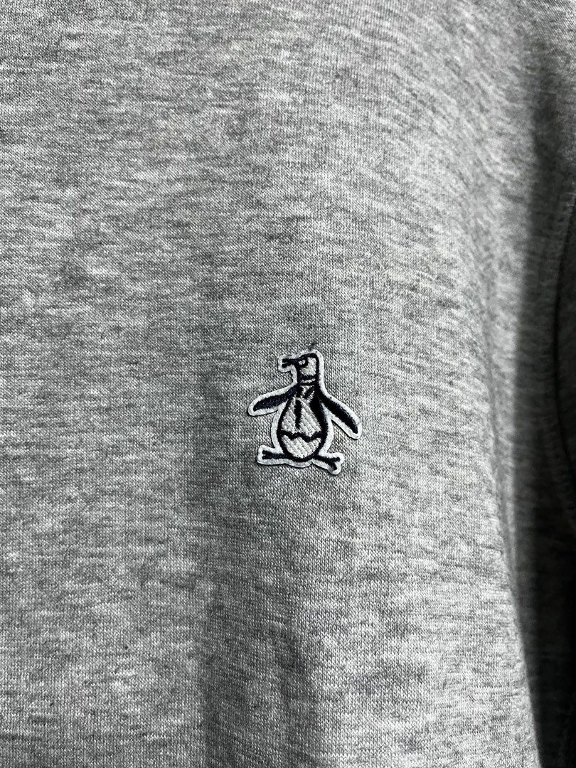 Original Penguin Munsingwear Grey Sweatshirt (Category: Coats, Jackets and Outerwear) located in Cabuyao City. Submitted by undergroundthrift03 (Listing ID 1466318444, Image 3). Description: Brand: Penguin Dimes: 23 X 26 Colorate: 9.8/10 Condition: 9.8/10 Issue: None Mode of payment: Gcash (Pay now ship now) Mode of shipping: J&t Location: Cabuyao, Laguna.