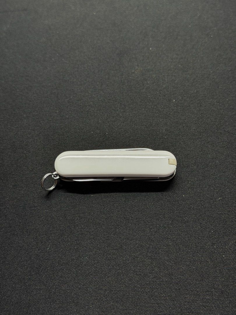 Original Victorinox Classic SD “Falling Snow” 58mm (Category: Travel Essentials & Accessories) located in Paranaque City. Submitted by haswak_6128 (Listing ID 1466187358, Image 2). Description: FOR SALE Victorinox Classic SD Swiss Knife 58mm Ideal as a GIFT Condition: Used Like New – Shiny Scales, Tools in Great Shape! Price: PHP 750.00 Location: Betterliving Paranaque “Can ship nationwide” via LBC / Lalamove Compact, reliable, and stylish. -perf