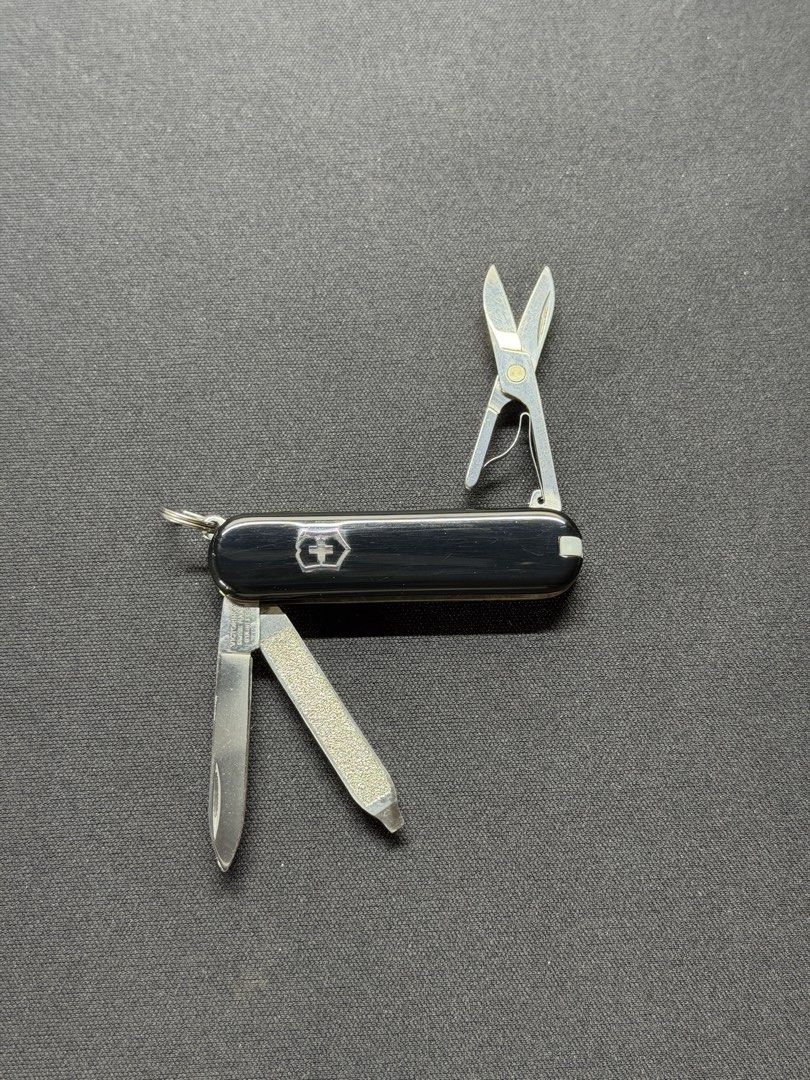 Original Victorinox Classic SD Black 58mm (Category: Travel Essentials & Accessories) located in Paranaque City. Submitted by haswak_6128 (Listing ID 1466188744, Image 3). Description: FOR SALE Victorinox Classic SD Swiss Knife 58mm Ideal as a GIFT Condition: Used Like New – Shiny Scales, Tools in Great Shape! Price: PHP 700 fix Location: Betterliving Paranaque “Can ship nationwide” via LBC / Lalamove Compact, reliable, and stylish. -perfect for 