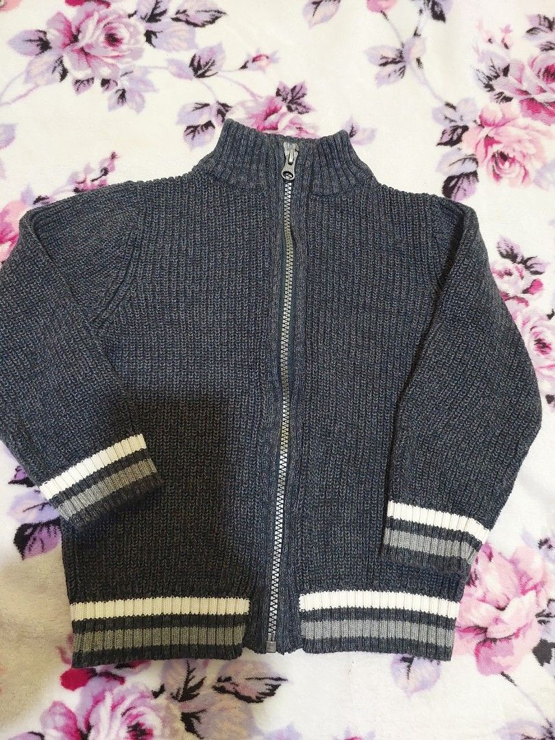 Osh Kosh Jacket for Toddler (Category: Babies & Kids Fashion) located in Echague. Submitted by grateful27 (Listing ID 1466165871, Image 1). Description: best fit 3-4 years old.
