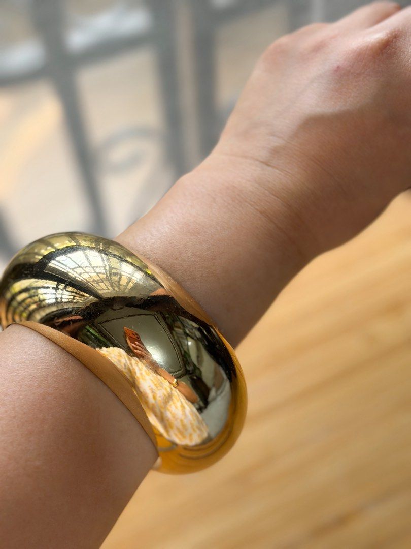 Oversized Gold Bangles (Set of 2) (Category: Accessory Holder, Box & Organizers) located in Pasig City. Submitted by paolasoriano_wind (Listing ID 1466214526, Image 3). Description: Lightly used. Condition: 9/10 (with minimal signs of use) NOT real gold! Fancy jewelry only. Don’t be picky (this is preloved and cheap). Fits small to medium wrist size. Chic and stylish. Wear with oversized tops and polos. See ways to style on last pic. .