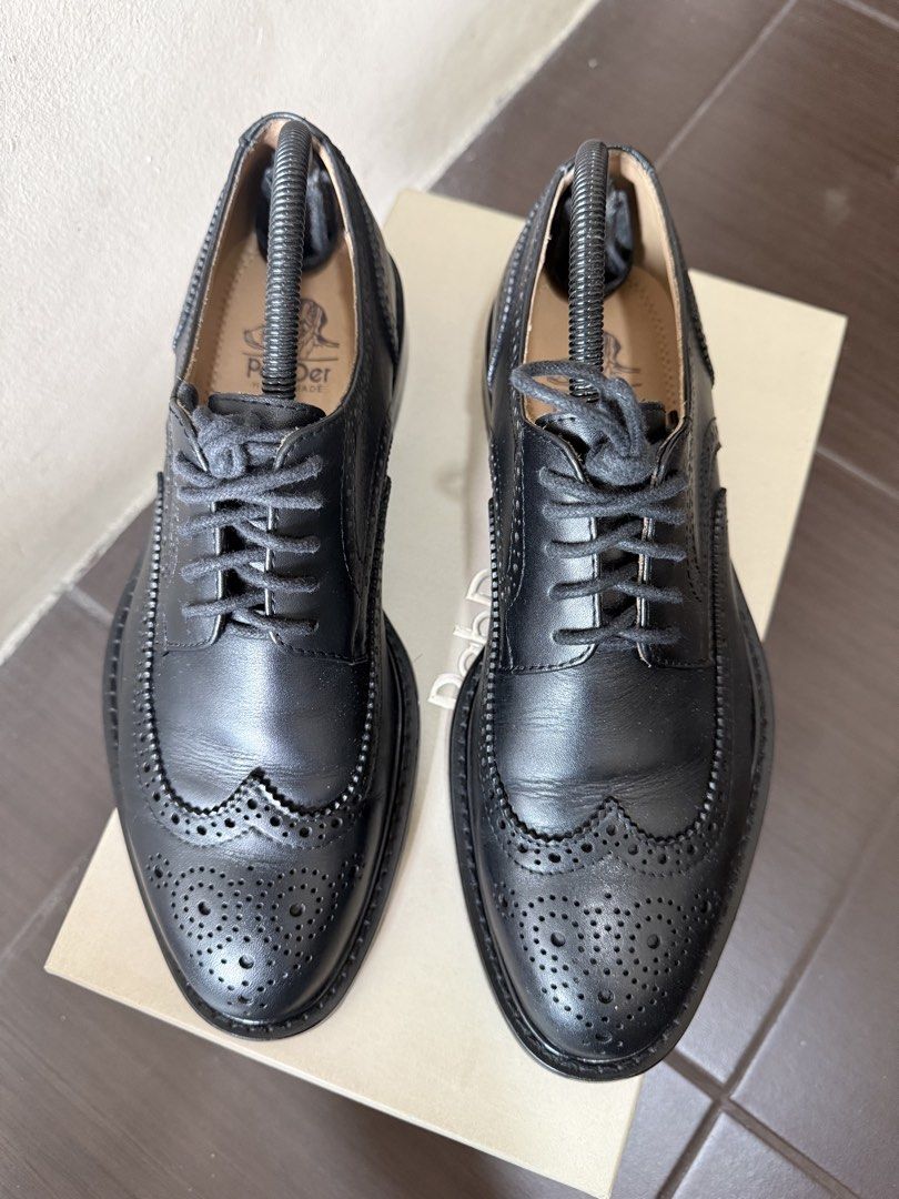 PabDer Wingtip Brogues Shoes (Category: Dress Shoes) located in Makati City. Submitted by Praktikal (Listing ID 1466222656, Image 1). Description: PabDer wingtip brogues Black Size 7 US but fits 8.5 US Hand-made genuine leather Leather outsoles and insoles With box No issues.