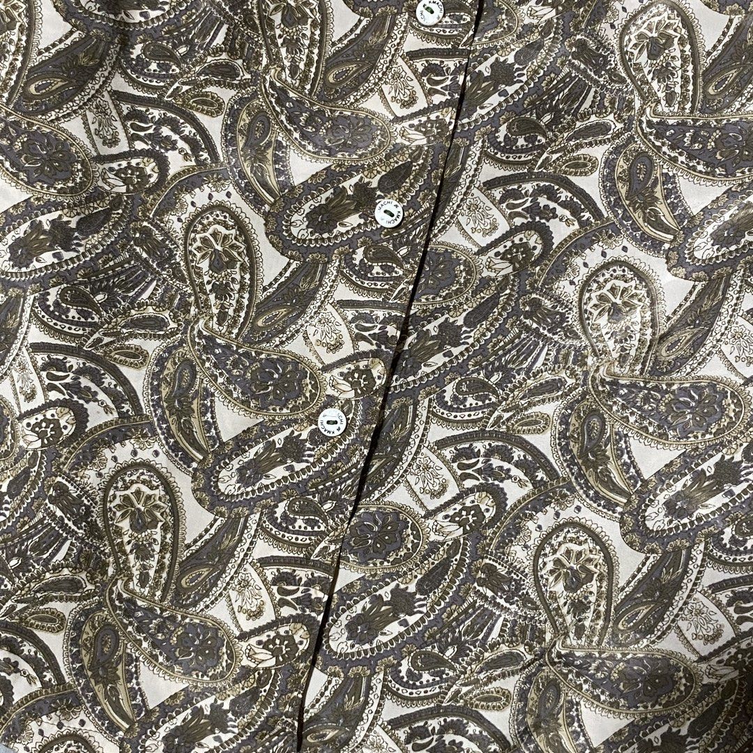Paisley polo (Category: Blouses) located in Ajuy. Submitted by savvyclassics (Listing ID 1466310310, Image 3). Description: XL.