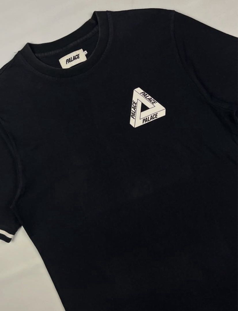 Palace - CH Tee (Category: Tshirts & Polo Shirts ) located in Puerto Princesa. Submitted by rrugsgallery (Listing ID 1466218396, Image 3). Description: Palace - CH Tee Tagged Size: Large Dimensions Length: 30 Width: 20 Condition: Very good Color rate: 9 Flaws: Minor signs of usage.