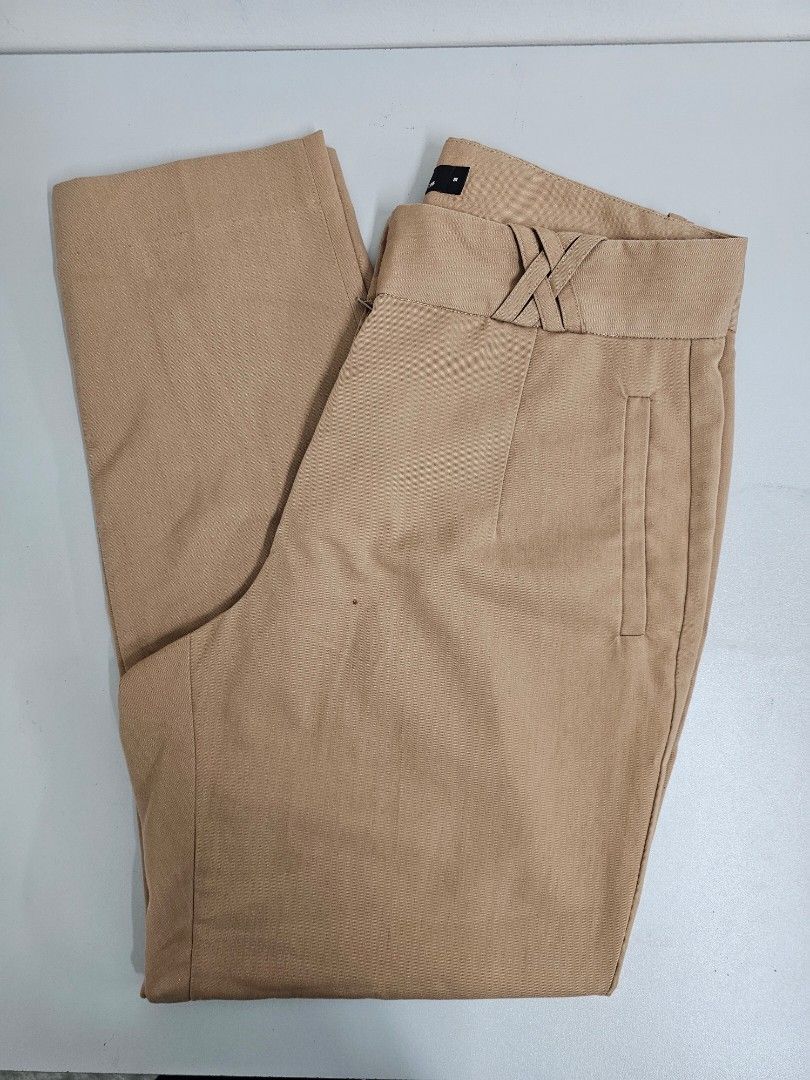 Paper Dolls Slacks (Category: Jeans) located in San Mateo. Submitted by tintinda0011 (Listing ID 1466209596, Image 1). Description: .