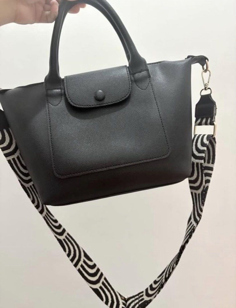 Parisian Black Tote Bag (Category: Tote Bags) located in Muntinlupa City. Submitted by closetfinds_ph_952 (Listing ID 1466293960, Image 2). Description: Durable Faux Leather Material Used once only No dents/no damages Adjustable Strap and detachable strap Shoulder bag&handbag Location: Alabang, Muntinlupa City.