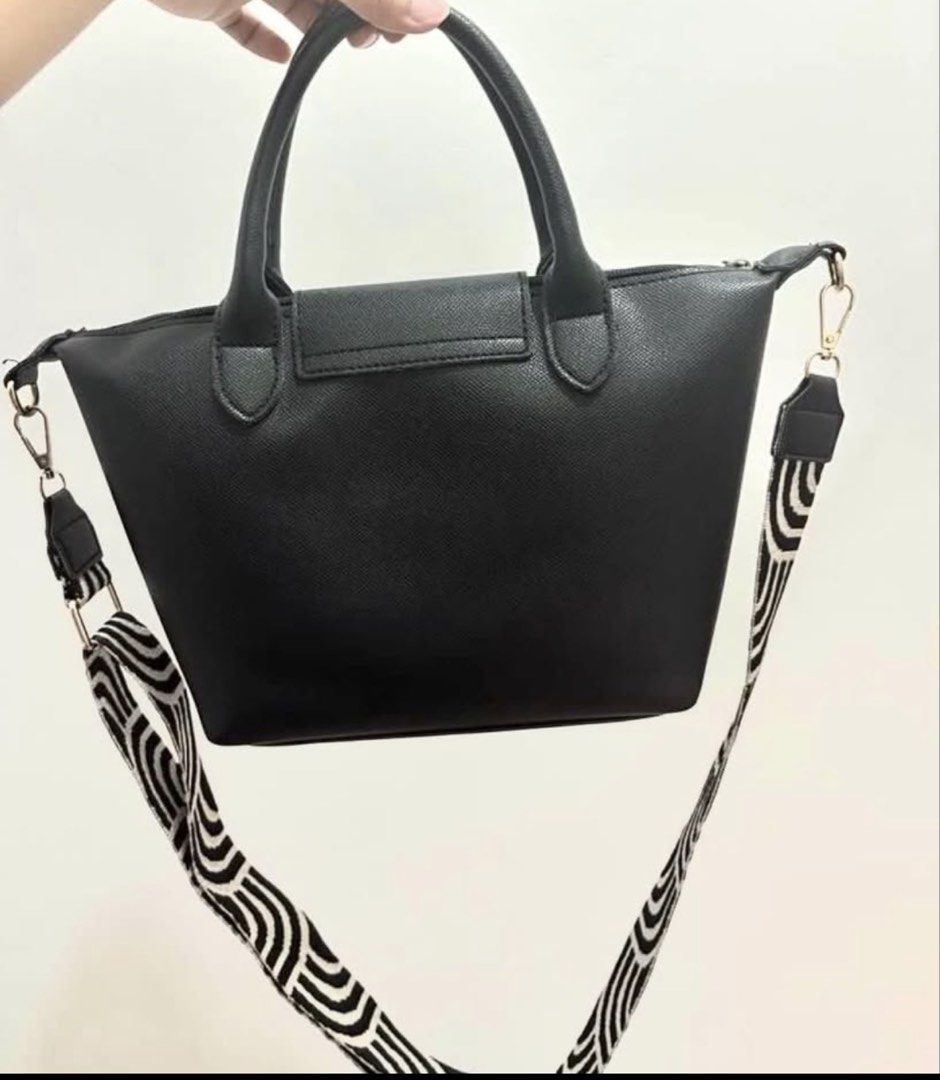 Parisian Black Tote Bag (Category: Tote Bags) located in Muntinlupa City. Submitted by closetfinds_ph_952 (Listing ID 1466293960, Image 3). Description: Durable Faux Leather Material Used once only No dents/no damages Adjustable Strap and detachable strap Shoulder bag&handbag Location: Alabang, Muntinlupa City.