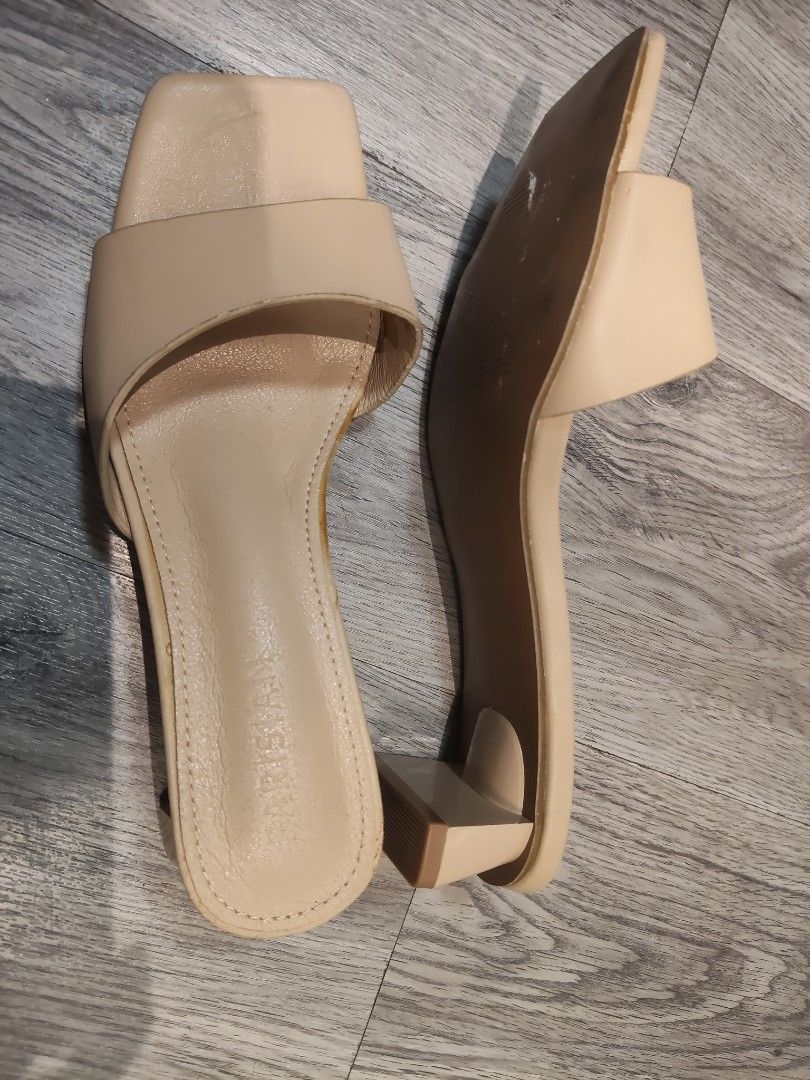 Parisian Sandals 7 (Category: Sandals) located in Pasig City. Submitted by furmom06 (Listing ID 1466170747, Image 3). Description: Used once inside the office lang Nude / Beige Size 7 / 23.5 cm No box.