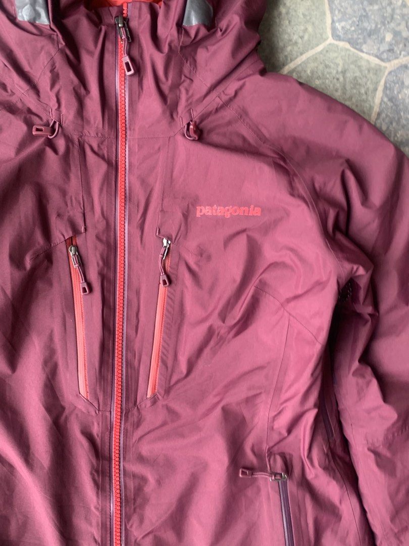 Patagonia Women’s Primo Down Jacket (Goretex) (Category: Coats, Jackets and Outerwear) located in Daraga. Submitted by palm.garments (Listing ID 1466214687, Image 2). Description: Authentic Tagged size: XS Condition: 9/10 Excellent condition Fabric: 100% nylon Made in: Bangladesh Dimensions: Width: 18” Length: 27” Dm! .