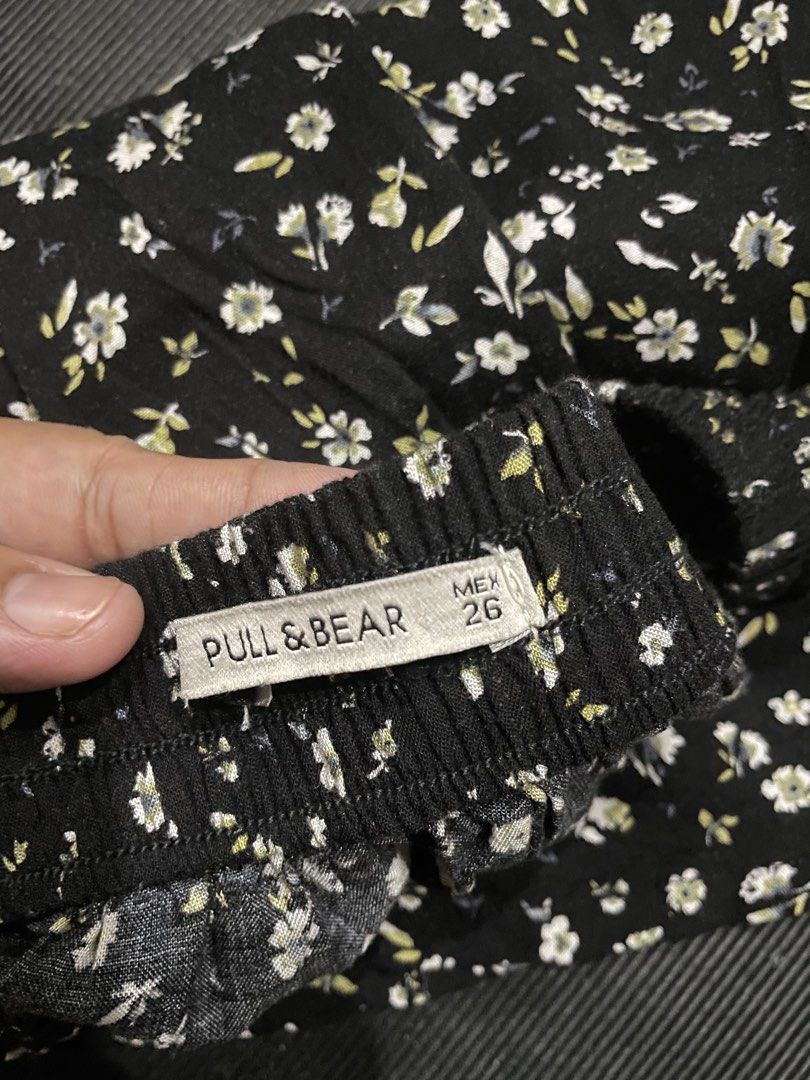 P&B button down chalis fabric (Category: Skirts) located in Botolan. Submitted by samutsaringbirks (Listing ID 1466284751, Image 3). Description: .
