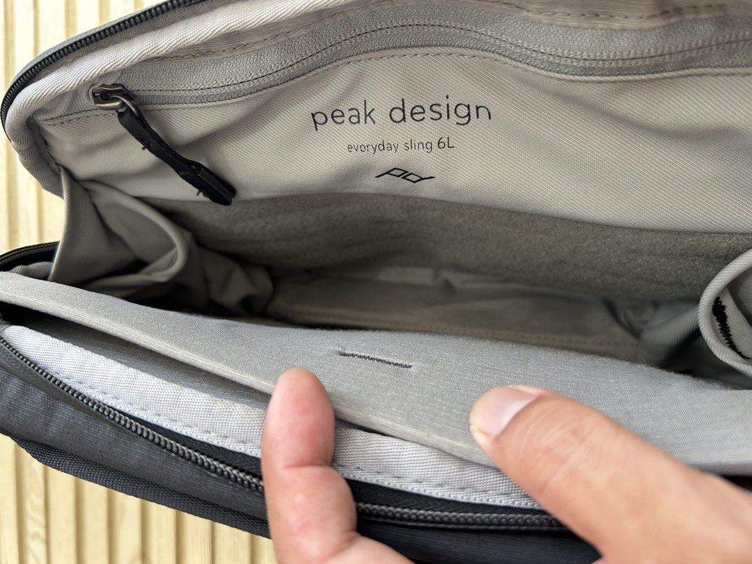 Peak Design Everyday Sling 6L Black (Category: Sling Bags) located in Cagayan de Oro. Submitted by aljay02 (Listing ID 1466213058, Image 2). Description: Peak Design Everyday Sling 6L in black. Adjustable shoulder strap with quick adjuster hardware. Main compartment with interior divider space and zipper pocket. Front exterior pocket with zip closure. Velcro patch attached to the front flap alongside an Indispensable tag and circular logo pin. Cl