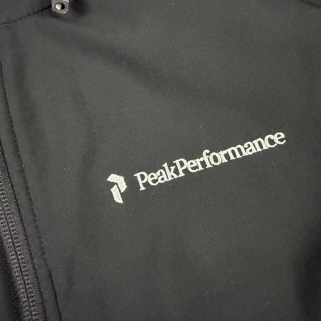 Peak Performance Women's Black Softshell Hooded Jacket Size L (Category: Coats, Jackets and Outerwear) located in Cavite. Submitted by epiboie (Listing ID 1466184908, Image 2). Description: Peak performance FI Mart softshell Jacket Size small womens 20.5x25(27) Color rate: 9.5/10 excellent condition No issue 1280 - .