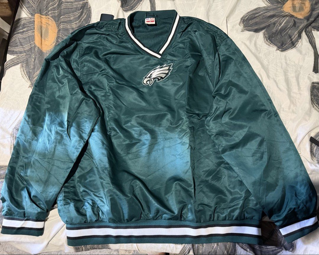 Philadelphia Eagles Vintage Pullover Jacket (Category: Coats, Jackets and Outerwear) located in Manila. Submitted by neural12344 (Listing ID 1466187481, Image 1). Description: Lightweight nylon-type fabric.