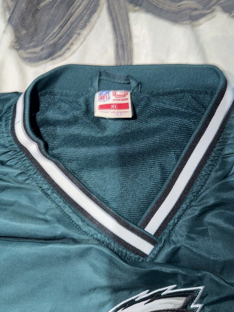 Philadelphia Eagles Vintage Pullover Jacket (Category: Coats, Jackets and Outerwear) located in Manila. Submitted by neural12344 (Listing ID 1466187481, Image 2). Description: Lightweight nylon-type fabric.
