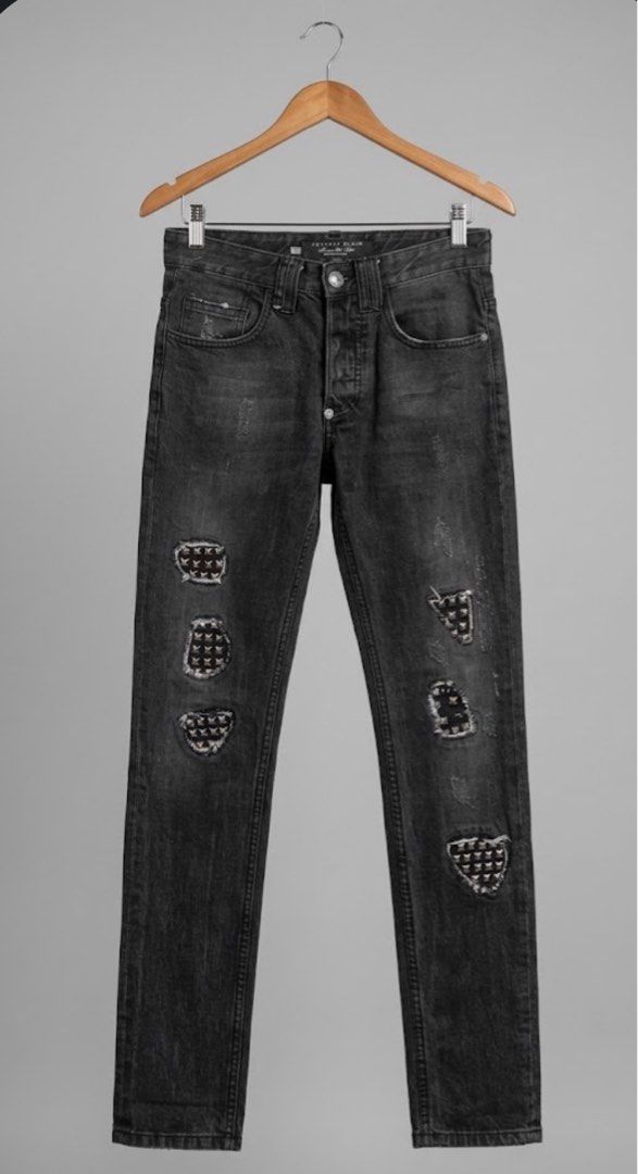 PHILIPP PLEIN CASINO JEANS (Category: Jeans) located in Davao. Submitted by ronz31 (Listing ID 1466323446, Image 2). Description: PTPA/FS PHILIPP PLEIN CASINO DISTRESSED MENS JEANS/BUTTON JEANS SIZE 29/30 L:42" LEG OPEN:7" VGOOD CONDI 9/10 DM📩.